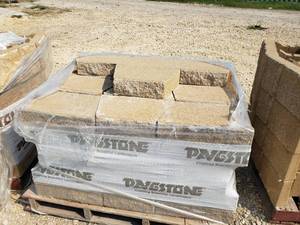 lot 528 image: 21 Top Cap Bricks