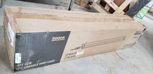 lot 371 image: LED Linkable Shop Light (4 Foot, 42 Watt, 5000K), 10 Pieces