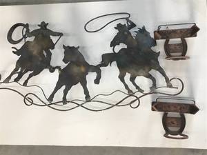 lot 218 image: Cowboy Metal Art Dcor, Pair of Horseshoe Dcor