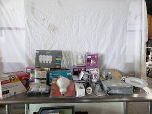 lot 359 image: Lot of Misc. Lights, see pictures for details