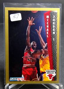 lot 37 image: 199293 Fleer Michael Jordan #32, Chicago Bulls, HOF - NrMt