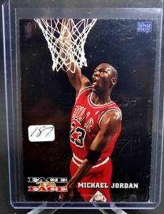 lot 187 image: 1993-94 NBA HOOPS Skybox Face to Face Bulls Michael Jordan  Harold Miner FTF10