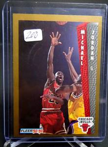 lot 200 image: 199293 Fleer Michael Jordan #32, Chicago Bulls, HOF - NrMt