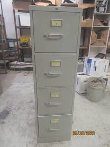 lot 256 image: 4 - DRAWER HORIZONTAL FILE CABINET&nbsp