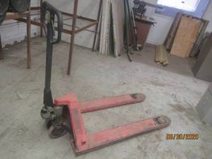 lot 259 image: MIGHTY PALLET JACK&nbsp