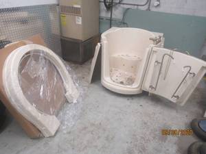 lot 280 image: WALK IN BATH TUB WITH A FRONT ENTRANCE&nbsp