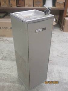 lot 281 image: HALSEY TAYLOR WATER FOUNTAIN&nbsp