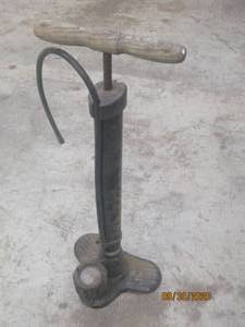 lot 292 image: TIRE PUMP