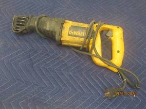lot 293 image: DEWALT SAW DW303M&nbsp