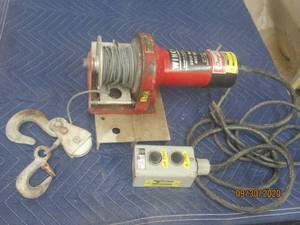 lot 296 image: WINCH 1000LBS CAPACITY&nbsp