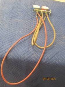 lot 297 image: YELLOW JACKET TEST AND&nbsp CHARGING&nbsp MANIFOLD WITH SOFT MAGIC CHARGING HOSES&nbsp