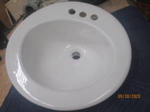 lot 324 image: &nbspVITREOUS L-1290&nbsp AVORA&nbsp WHITE SINKS&nbsp 20X17&nbsp MODEL FONTE