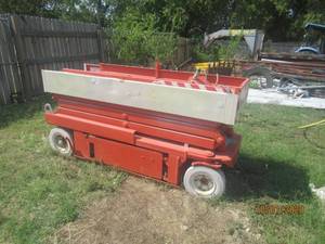 lot 334 image: MAN LIFT&nbsp