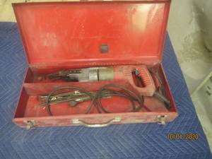 lot 340 image: MILWAUKEE HEAVY DUTY SAWZALL WITH SAW BLADES AND CARRY CASE&nbsp