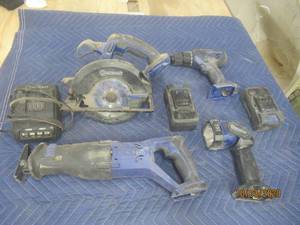 lot 358 image: 4 KOBALT CORDLESS TOOL WITH BATTERIES AND CHARGER