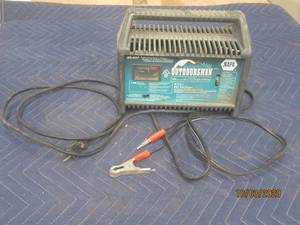 lot 361 image: NAPA OUTDOORSMAN PROFESSIONAL BATTERY CHARGER