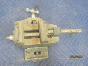 lot 362 image: TABLE MOUNT VISE