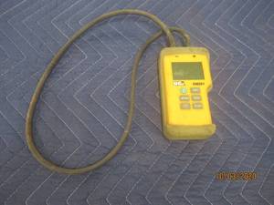 lot 370 image: UEI EM201 DIFFERENTIAL DIGITAL MANOMETER