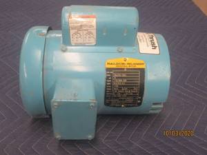 lot 372 image: BALDOR RELIANCER INDUSTRIAL MOTOR 35L270-72G1