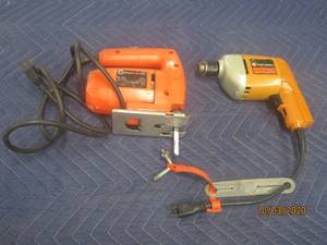 lot 379 image: BLACK AND DECKER SAW 7580 AND DRILL 7099