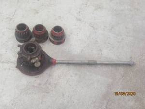 lot 388 image: RIGID PIPE THREADER WITH 3 ATTACHMENTS