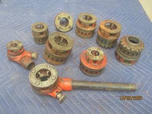 lot 389 image: RIGID PIPE THREADER WITH 8 ATTACHMENTS