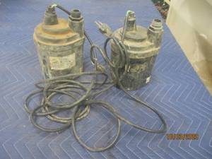lot 417 image: 2 SUMERSIBLE PUMPS