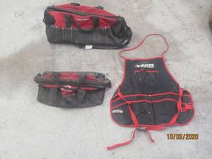 lot 432 image: HUSKY TOOL BAGS AND SHOP APRON