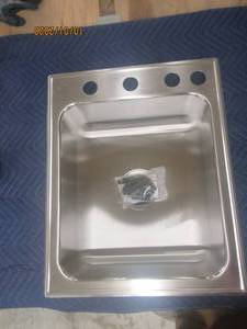 lot 354 image: NEW IN BOX STAINLESS STEEL SINK&nbsp