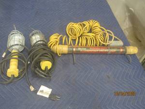 lot 462 image: TOTAL OF 3 FLUORESCENT UTILITY LIGHT &amp INCANDESCENT LIGHT