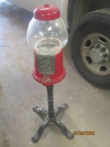 lot 478 image: CAROUSEL CANDY MACHINE