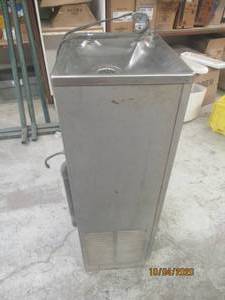lot 480 image: HALSEY TAYLOR SC8A WATER FOUNTAIN&nbsp