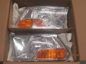 lot 526 image: DUO NEW IN BOX HEADLIGHT ASSEMBLY FOR 2009-2018 DODGE RAM 1500,2500,3500 PICKUP HEADLAMP DRIVER AND PASSENGER SIDE( CHROME )&nbspHL-RM09-AMCH-B