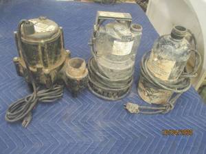 lot 540 image: TOTAL OF 3 SUMPUTILITY PUMPS&nbsp
