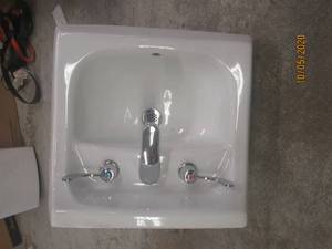 lot 557 image: KOHLER SINK