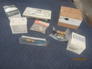 lot 584 image: MISC LOT 8 PIECES SEE PICS