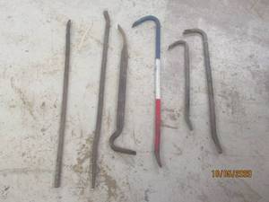 lot 588 image: 6 WRECKING BARS