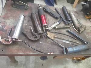 lot 590 image: 6 HI TEMP GREASE, GREASE GUNS