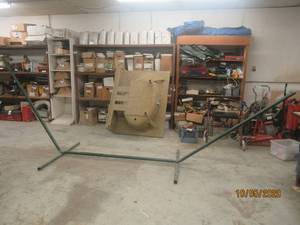 lot 609 image: TRI-BEAM STEEL HAMMOCK STAND