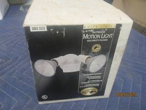 lot 613 image: HAMPTON BAY MOTION LIGHT SECURITY FLOOD LIGHT 282223