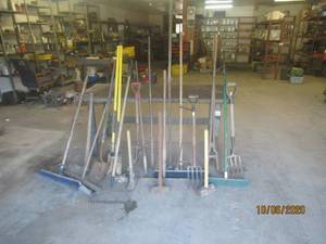 lot 620 image: TOOL LOT 22 PIECES
