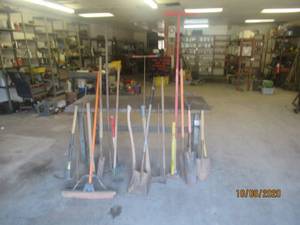 lot 621 image: TOOL LOT 20 PIECES