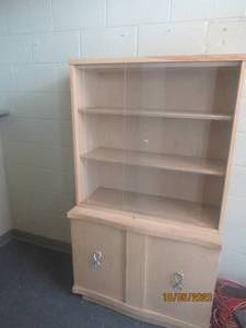 lot 641 image: DISPLAY HUTCH 1 PIECE