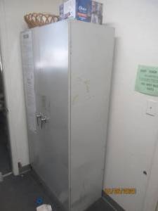 lot 643 image: 6FT METAL CABINET&nbsp
