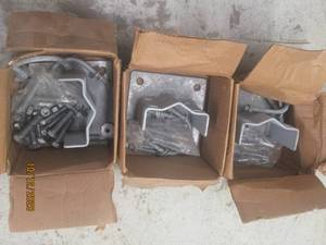 lot 689 image: TOTAL OF 3 COMMSCOPE WAVE GUIDE BRIDGE BRACKETS BASE SHOE&nbsp &nbspWB-BS&nbspFOR 3-12 INCH PIPES&nbsp