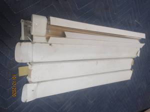 lot 696 image: TOTAL OF 4 BULBS&nbsp