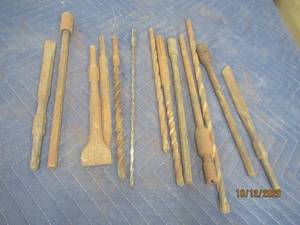 lot 706 image: TOTAL OF 13 ASSORTED DRILL BITS