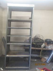 lot 718 image: 6 SHELF METAL SHELVING UNIT