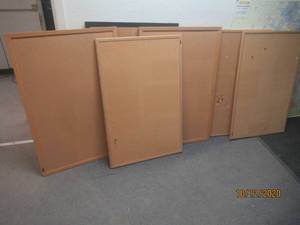 lot 728 image: TOTAL OF 6 LARGE NATURAL CORK BOARDS&nbsp