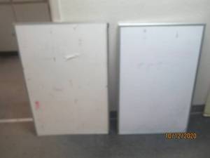 lot 729 image: TOTAL OF 2 LARGE DRY ERASE BOARDS&nbsp
